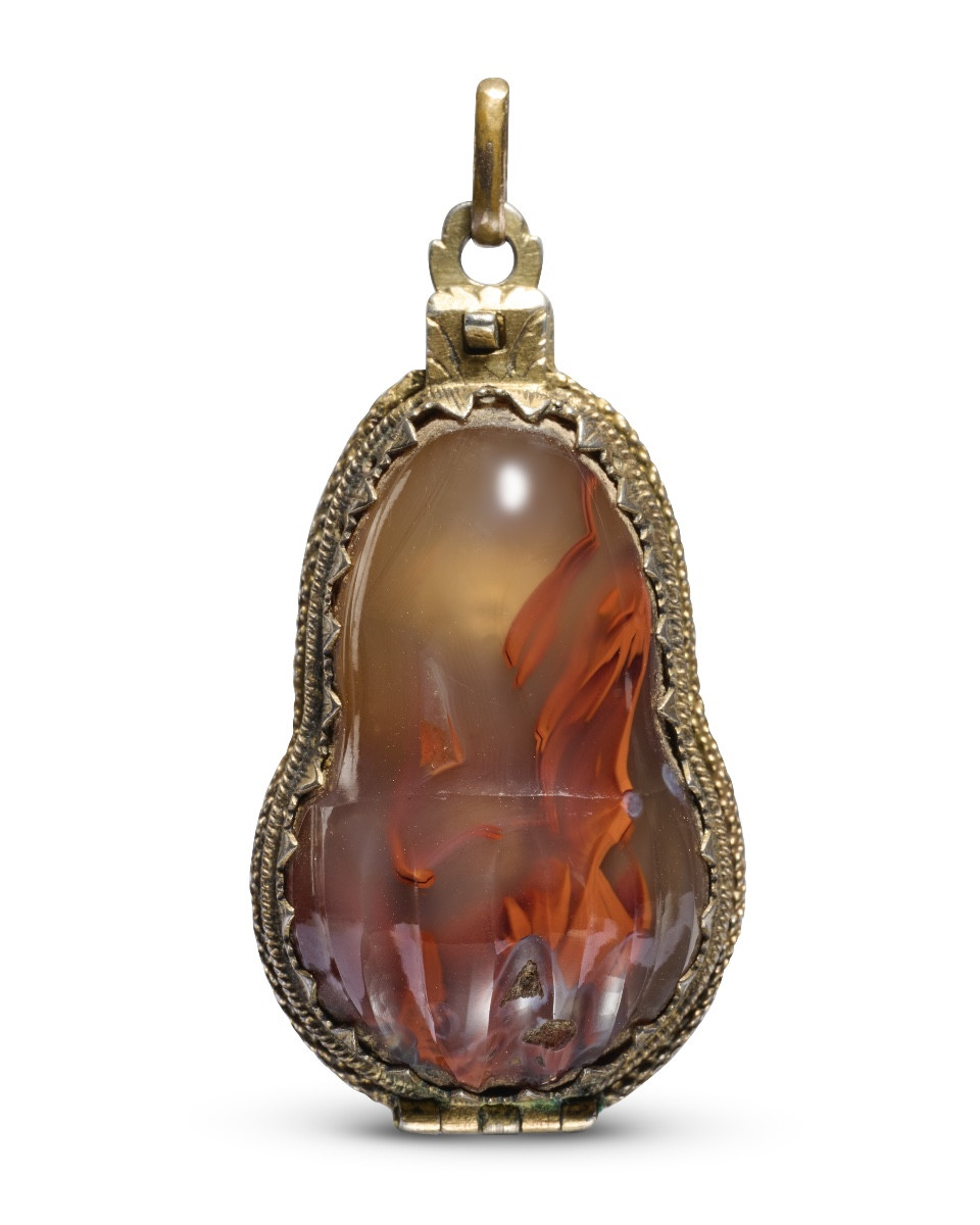 Pendentif en agate et vermeil en forme de gland. Allemagne, XVIIe siècle.  