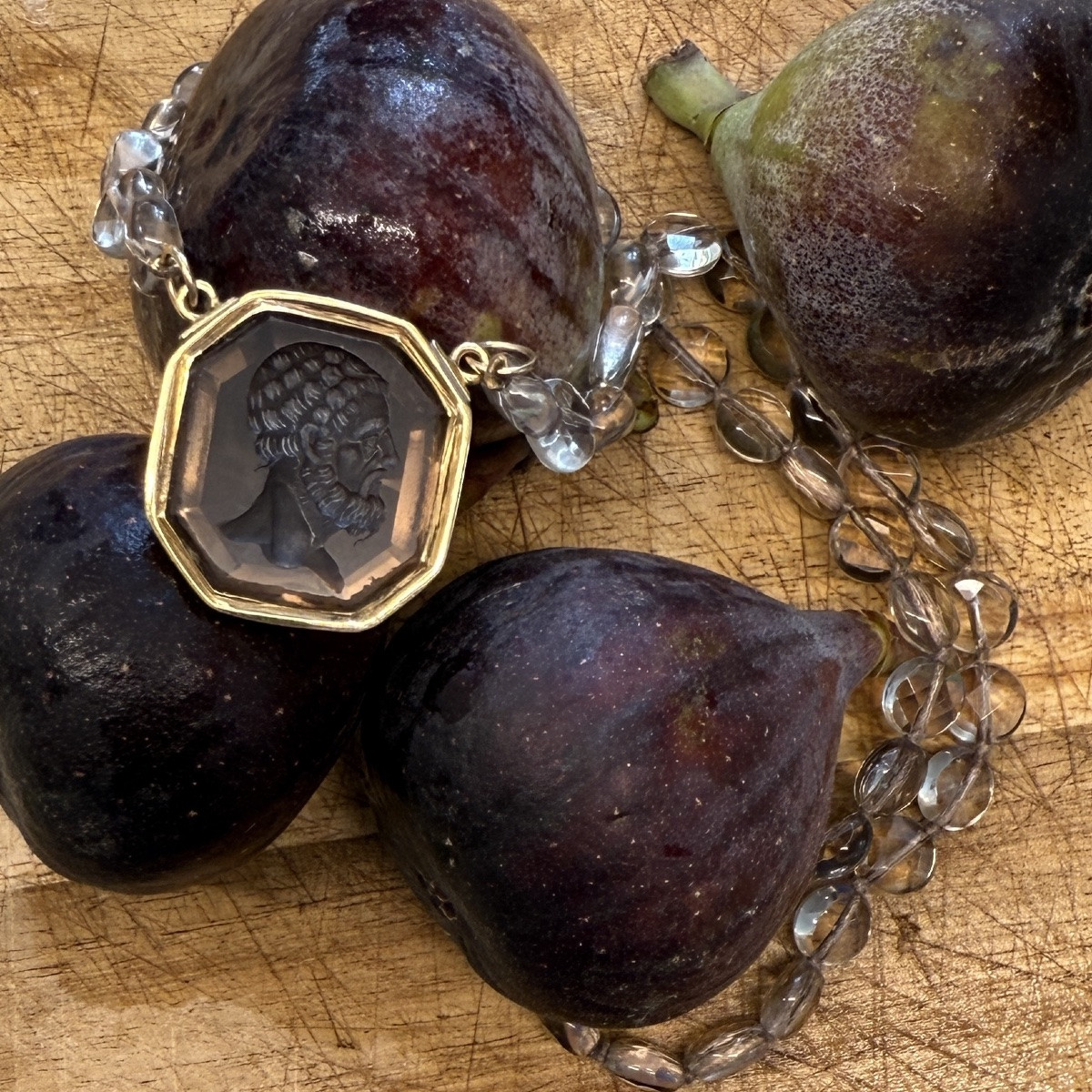 Collier intaille en quartz fumé, monture en or, XIXe siècle.  -photo-1