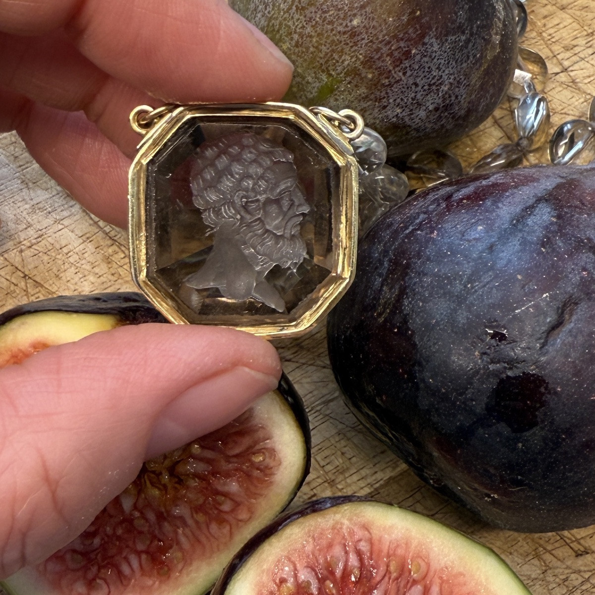 Collier intaille en quartz fumé, monture en or, XIXe siècle.  -photo-4