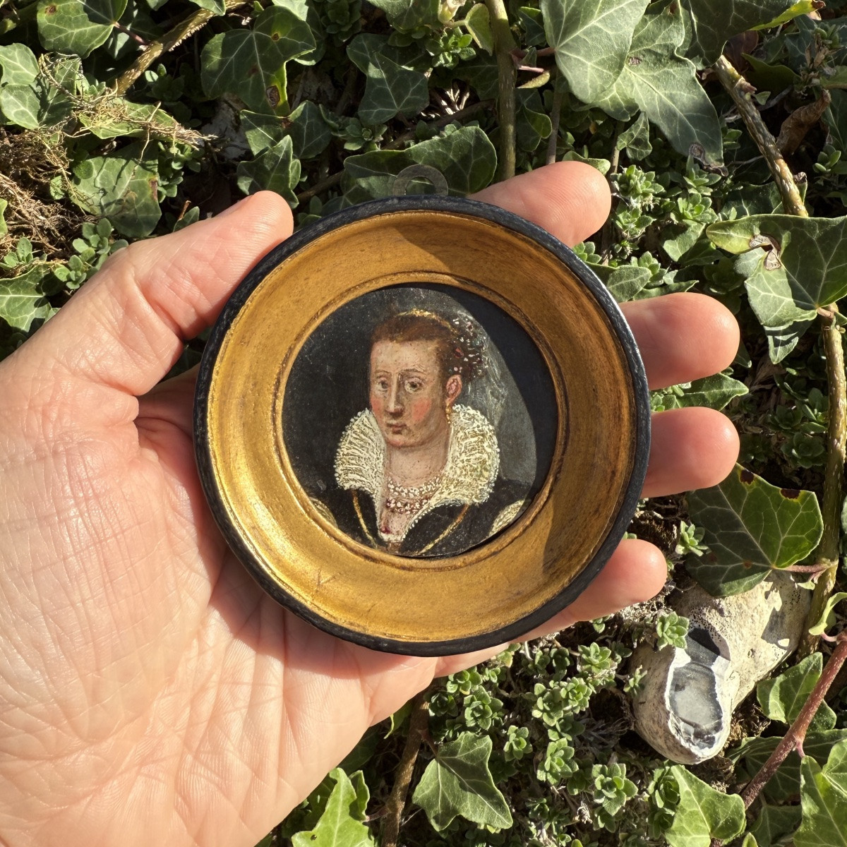 Portrait miniature d'une noble d'Italie du Nord. Italie du Nord, vers les années 1580-1590. -photo-3