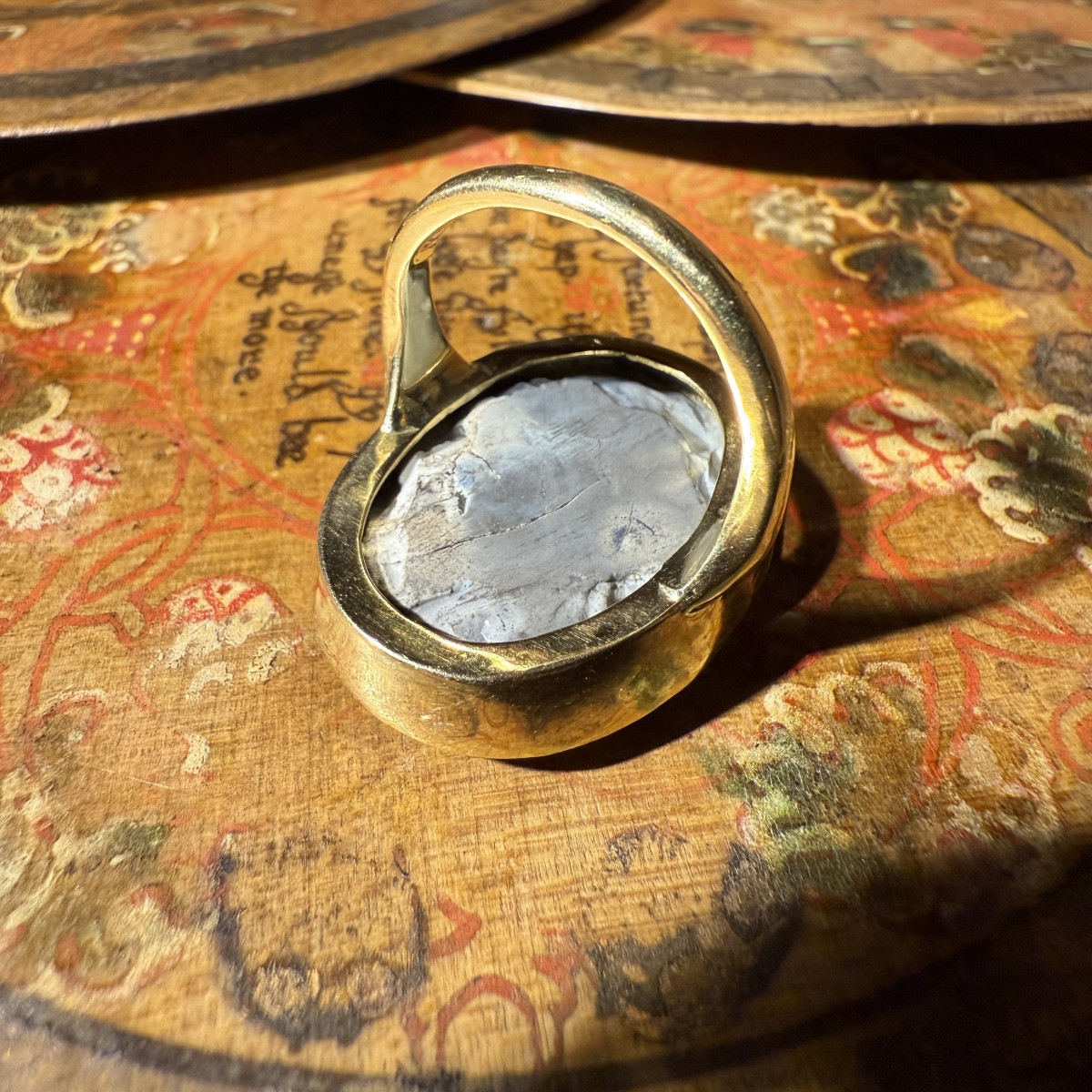Bague en or avec camée romain en onyx calcifié représentant une jeune femme, IIe siècle apr. JC-photo-5