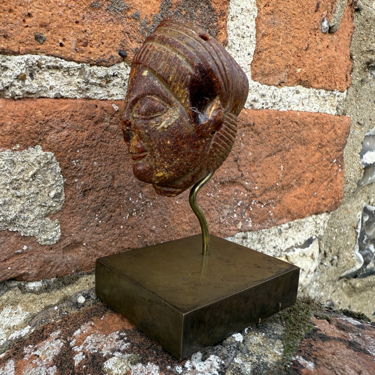 Pendentif tête en ambre étrusque. Étrurie, vers le Ve siècle av. J.-C.-photo-5