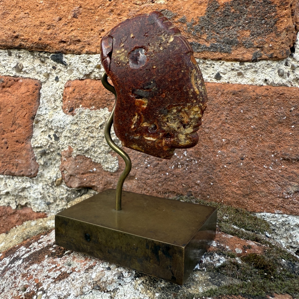 Pendentif tête en ambre étrusque. Étrurie, vers le Ve siècle av. J.-C.-photo-7