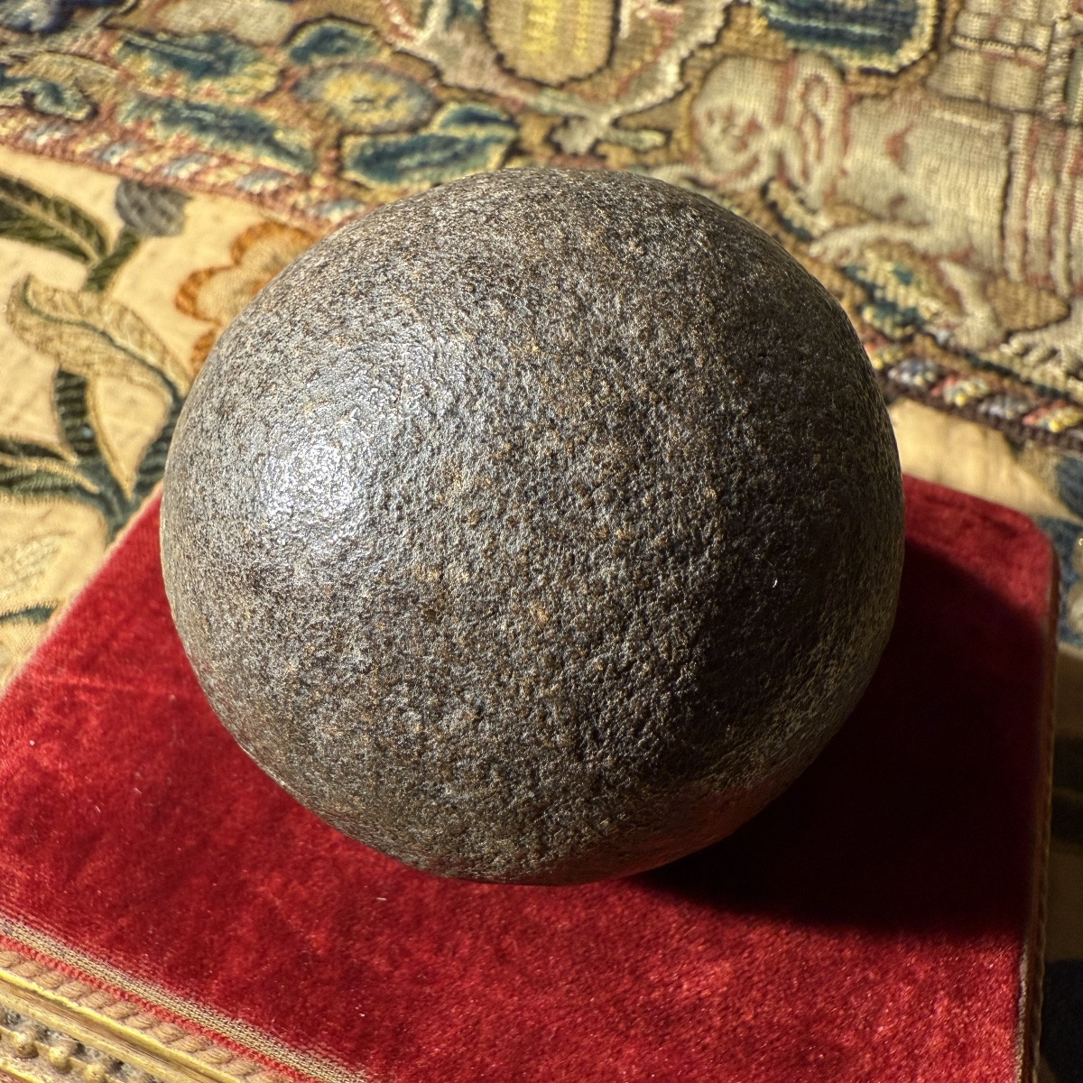 Bézoard avec socle en bois ébonisé tourné, XVIIIe siècle.  -photo-7