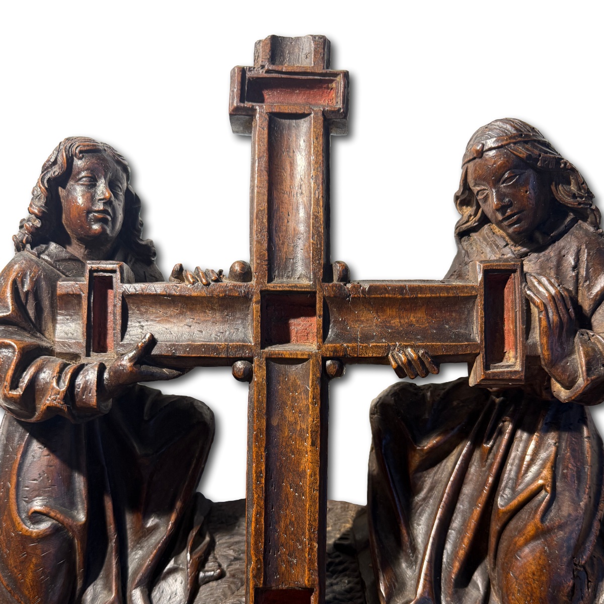 Deux anges agenouillés soutenant la Croix. Pays-Bas méridionaux, vers 1500-1520.-photo-2