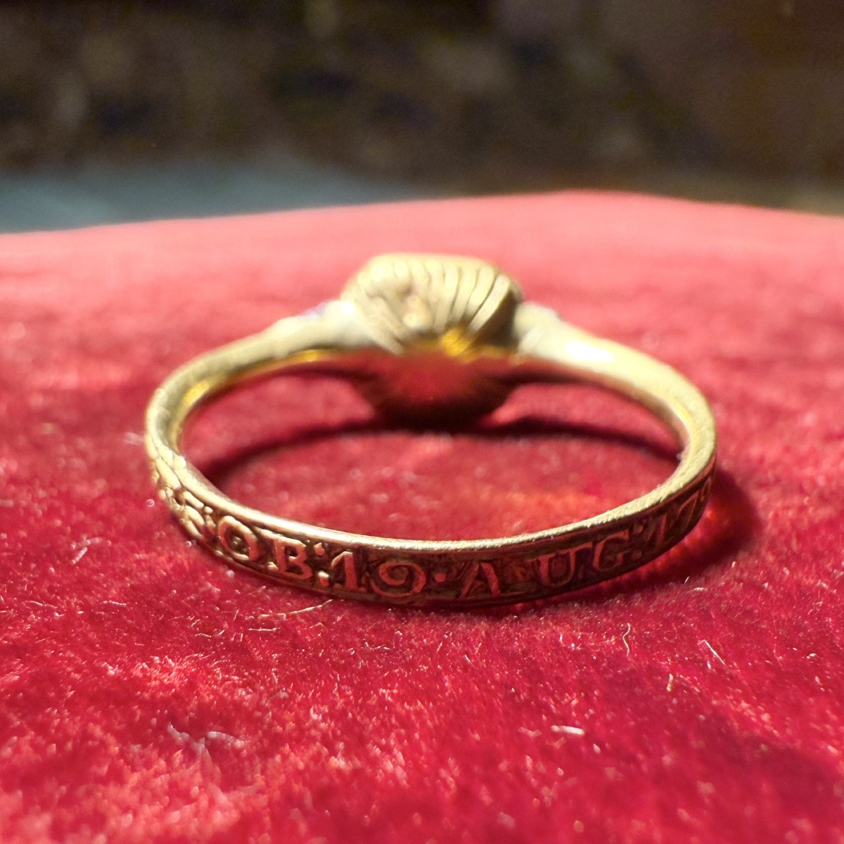 Early Eighteenth-century Gold Mourning Ring With Monogram And Vanitas Device.-photo-5