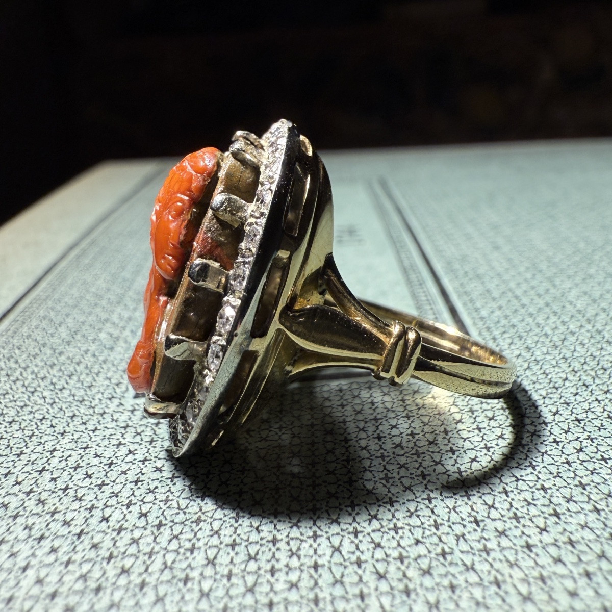 Bague camée en pierre dure représentant une muse classique. Italie, XVIIIe siècle.-photo-3