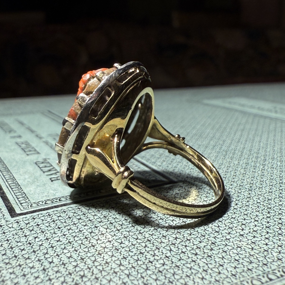 Bague camée en pierre dure représentant une muse classique. Italie, XVIIIe siècle.-photo-4