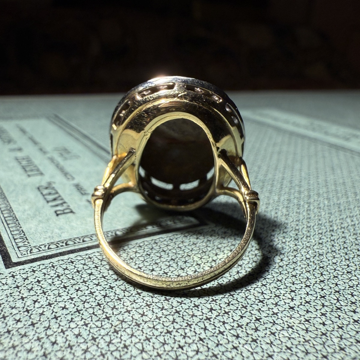 Bague camée en pierre dure représentant une muse classique. Italie, XVIIIe siècle.-photo-5