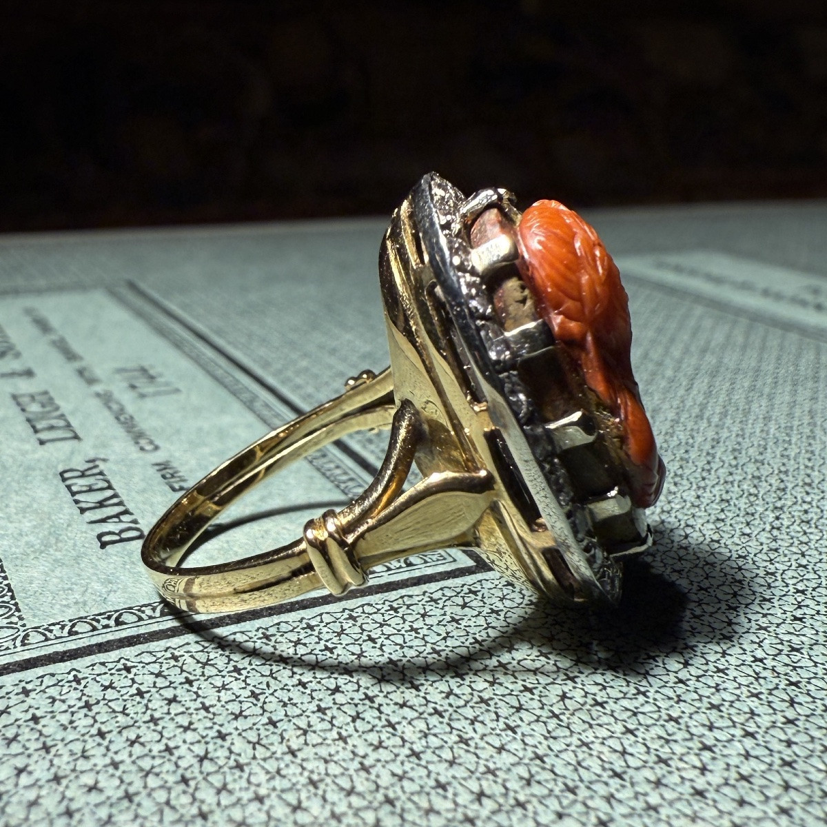 Bague camée en pierre dure représentant une muse classique. Italie, XVIIIe siècle.-photo-6