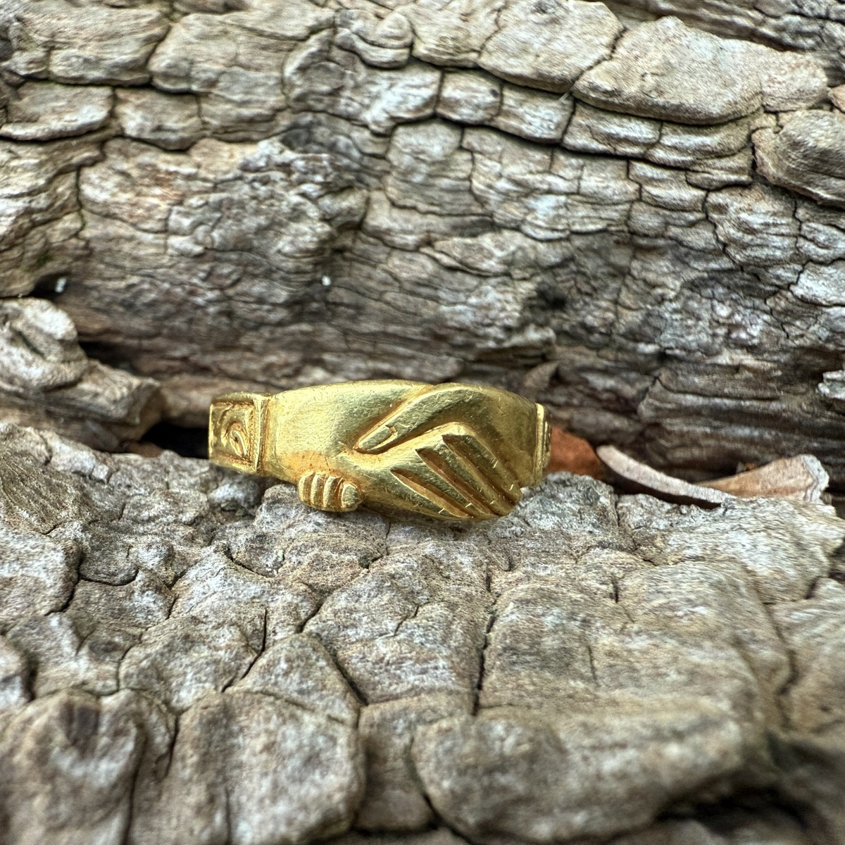 Bague Fede en or de haut carat. Angleterre ou Europe occidentale, XVIIe-XVIIIe siècle.-photo-2