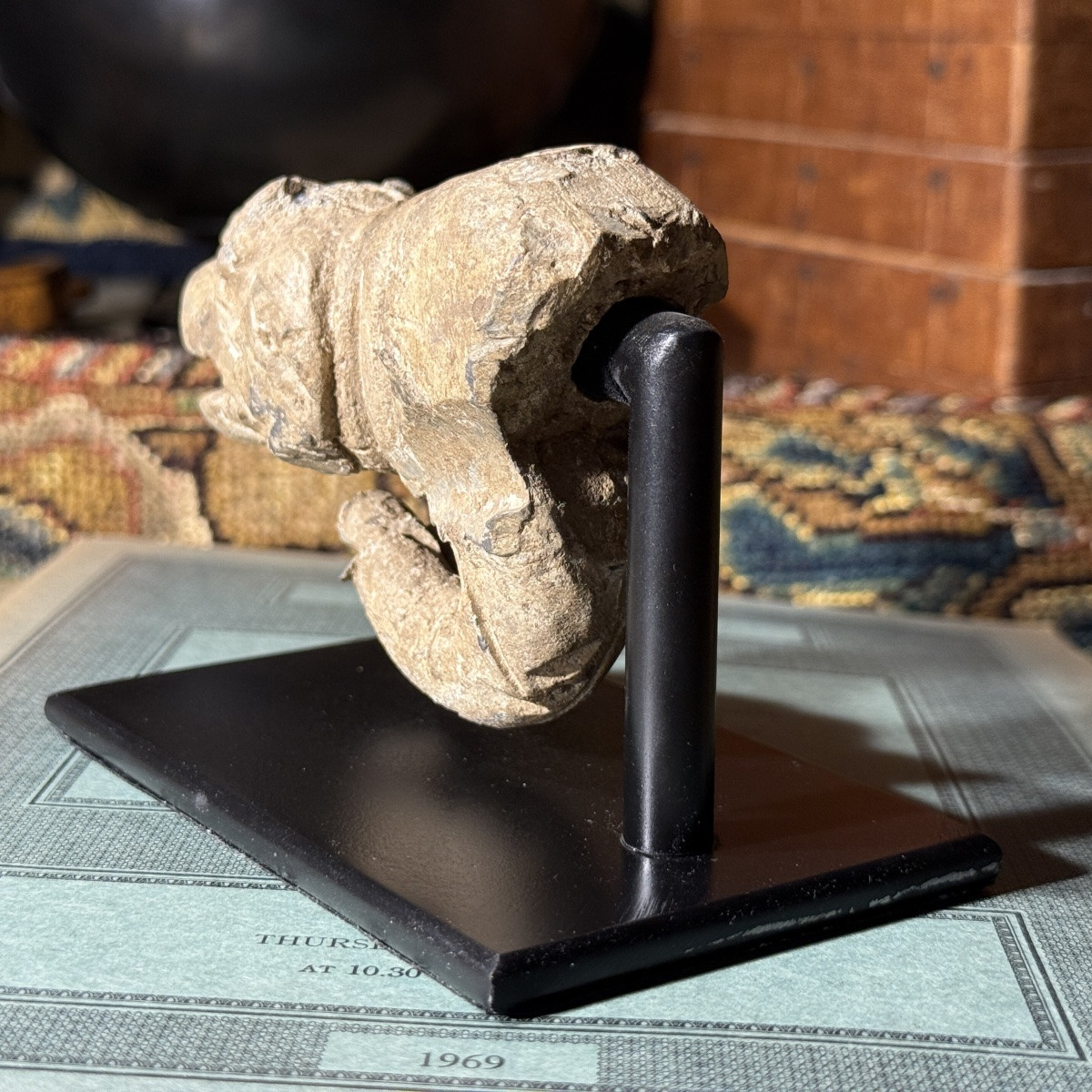 Bec verseur anthropomorphe en plomb en forme de chien. Angleterre, XVIe siècle.  -photo-4