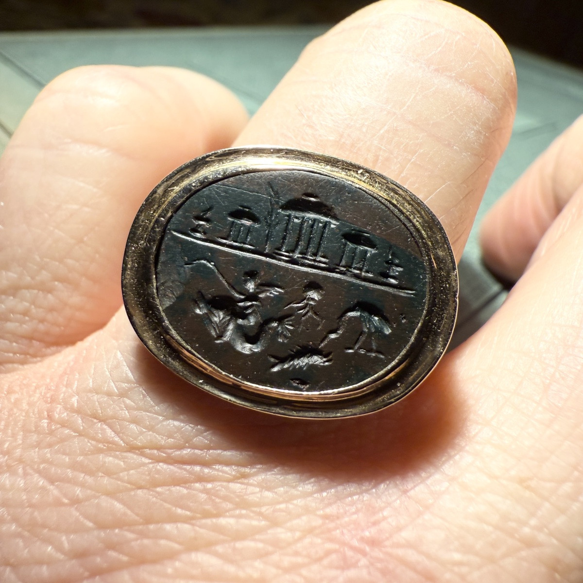 Bague en or avec intaille en jaspe magique romain. Romain, Ier-IIe siècle ap. J.-C.  -photo-6