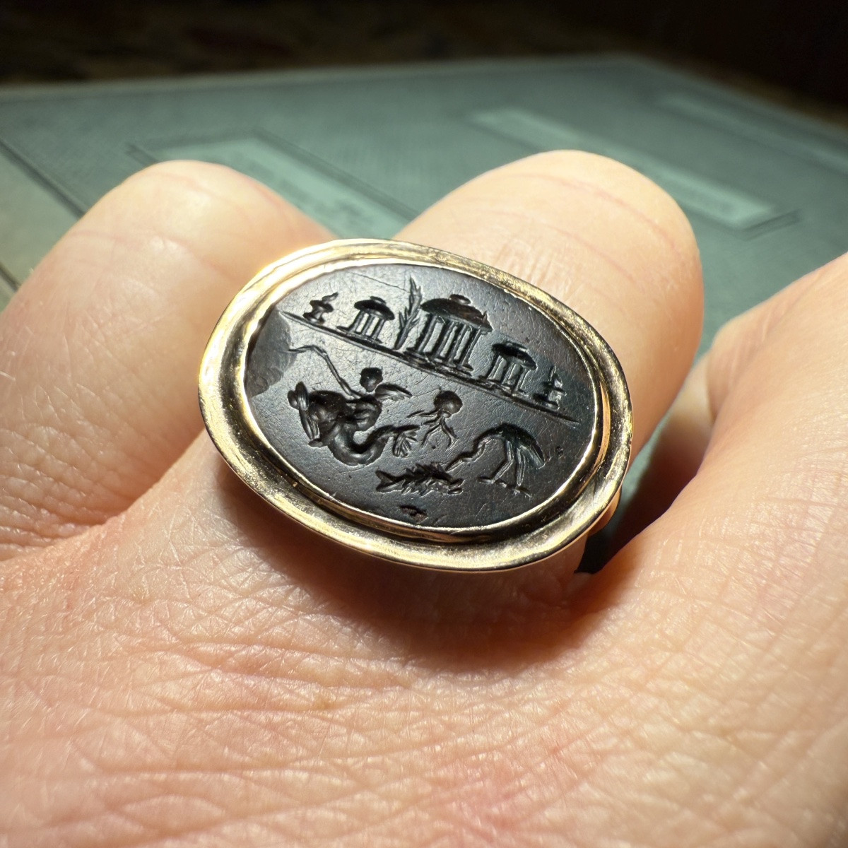 Bague en or avec intaille en jaspe magique romain. Romain, Ier-IIe siècle ap. J.-C.  -photo-7