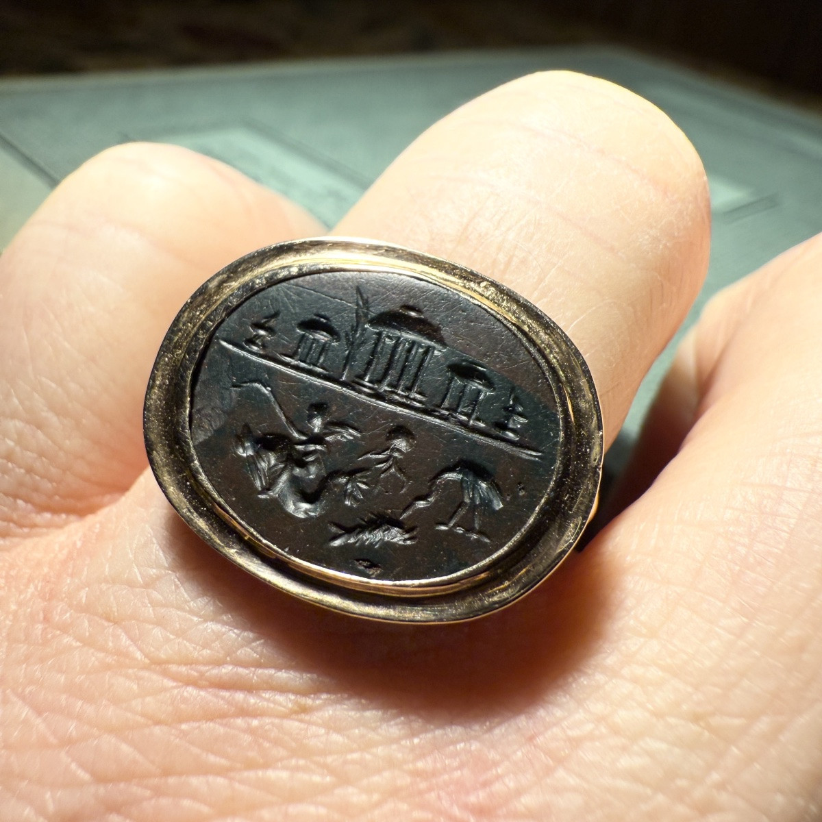 Bague en or avec intaille en jaspe magique romain. Romain, Ier-IIe siècle ap. J.-C.  -photo-8