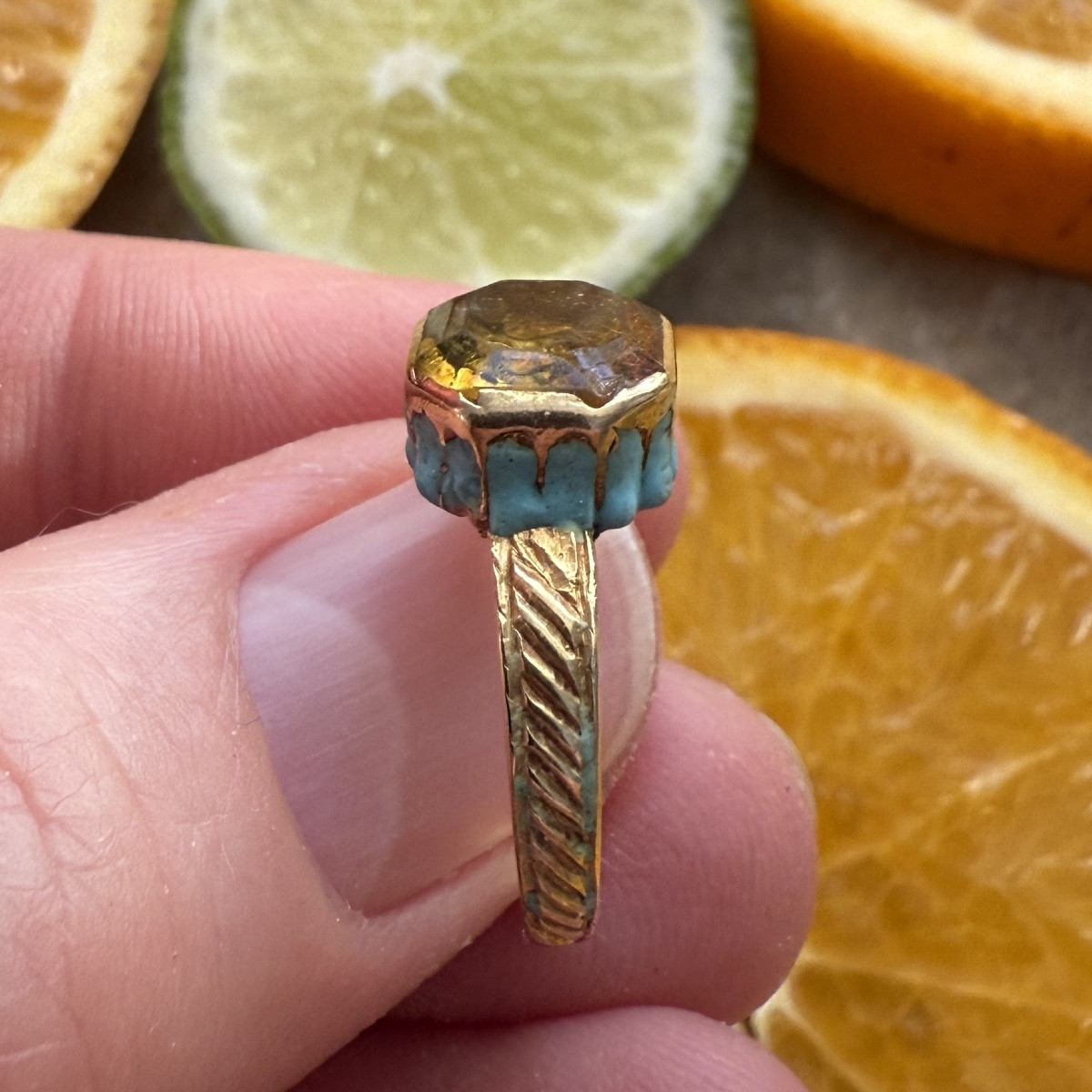 Gold Ring With Enamelled Bezel And Table-cut Paste. England, Mid-17th Century.-photo-4