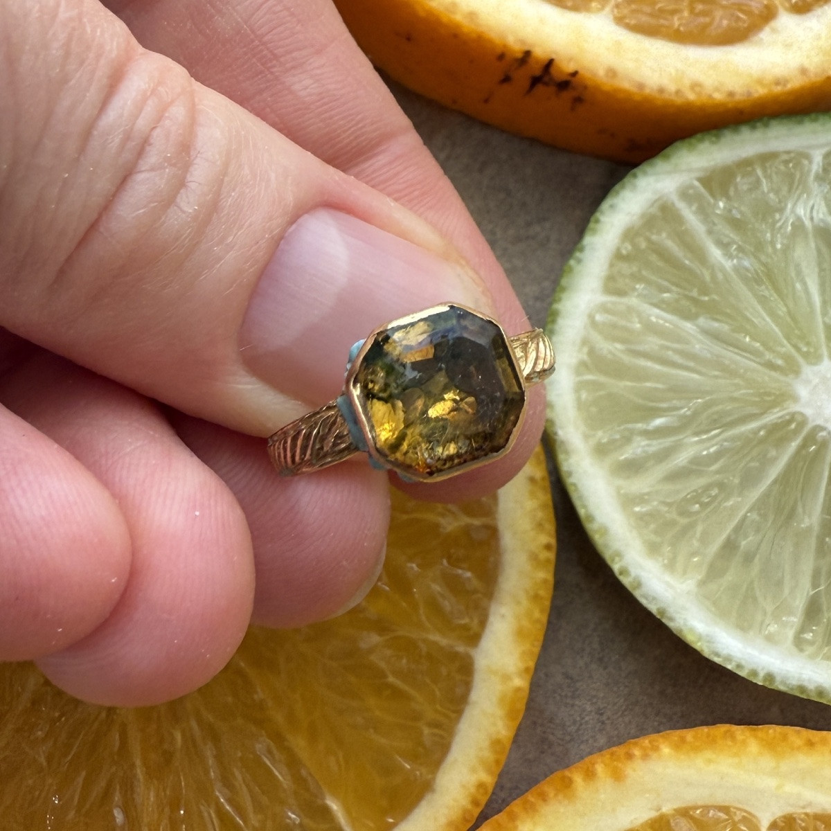 Gold Ring With Enamelled Bezel And Table-cut Paste. England, Mid-17th Century.-photo-8