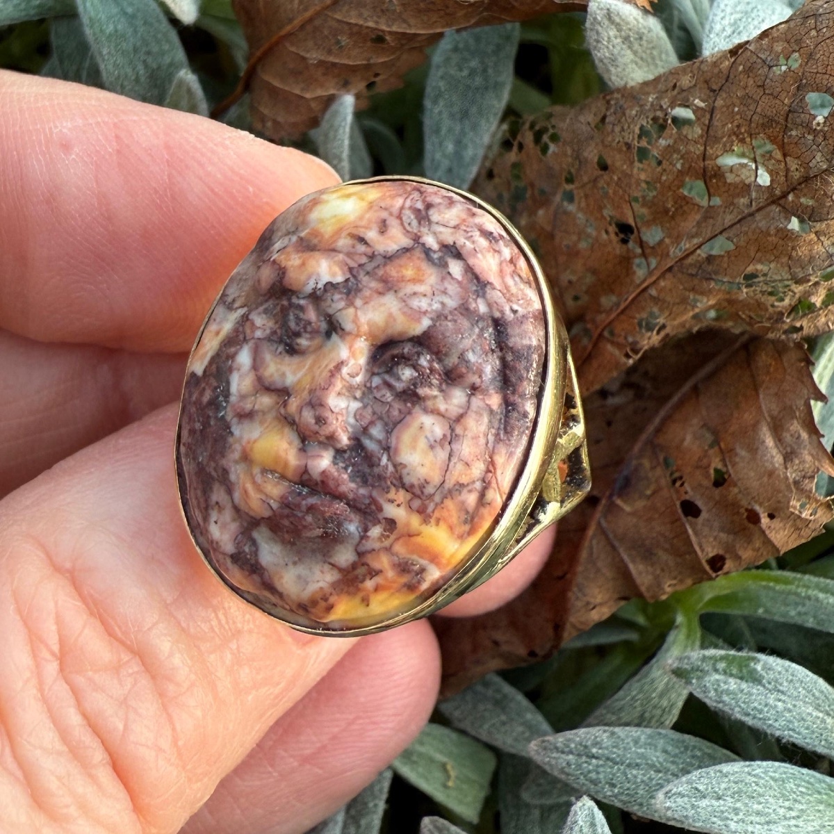 Bague camée à visage comique en marbre de Brescia, XVIIe-XVIIIe siècle ; monture du XIXe siècle-photo-1