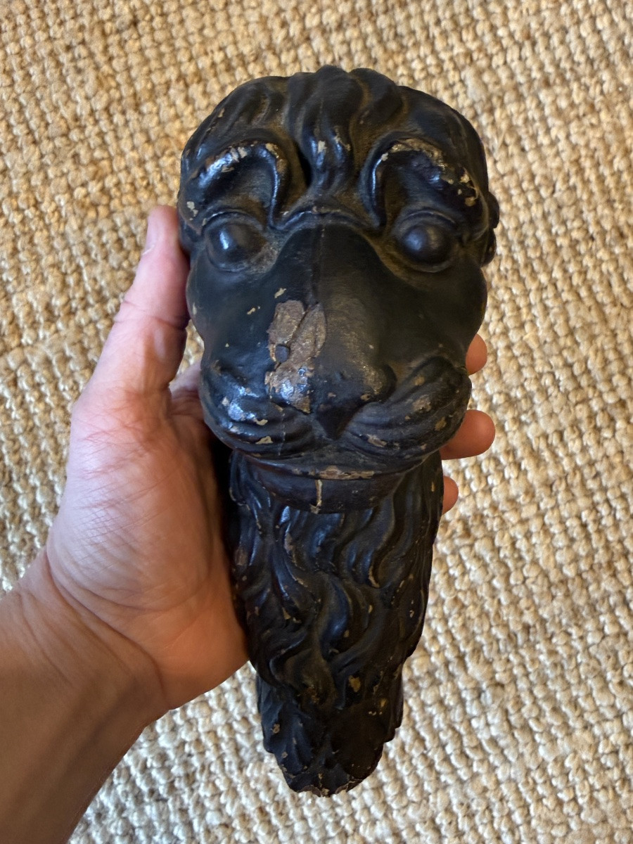 Support de masque de lion en bois sculpté. Angleterre, XVIIIe siècle.  -photo-1