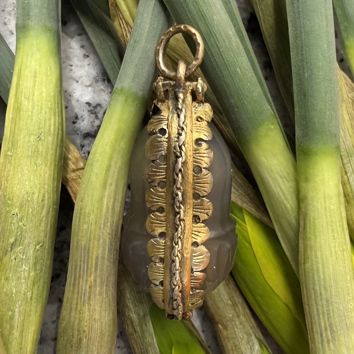 Pendentif œil de crabe en agate et argent doré. Allemagne, fin du XVIIe siècle.  -photo-4