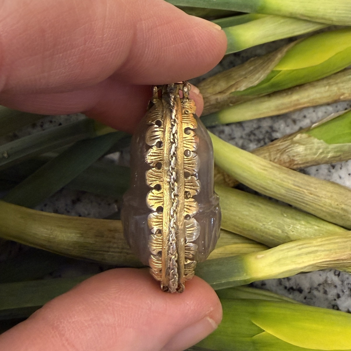Pendentif œil de crabe en agate et argent doré. Allemagne, fin du XVIIe siècle.  -photo-3