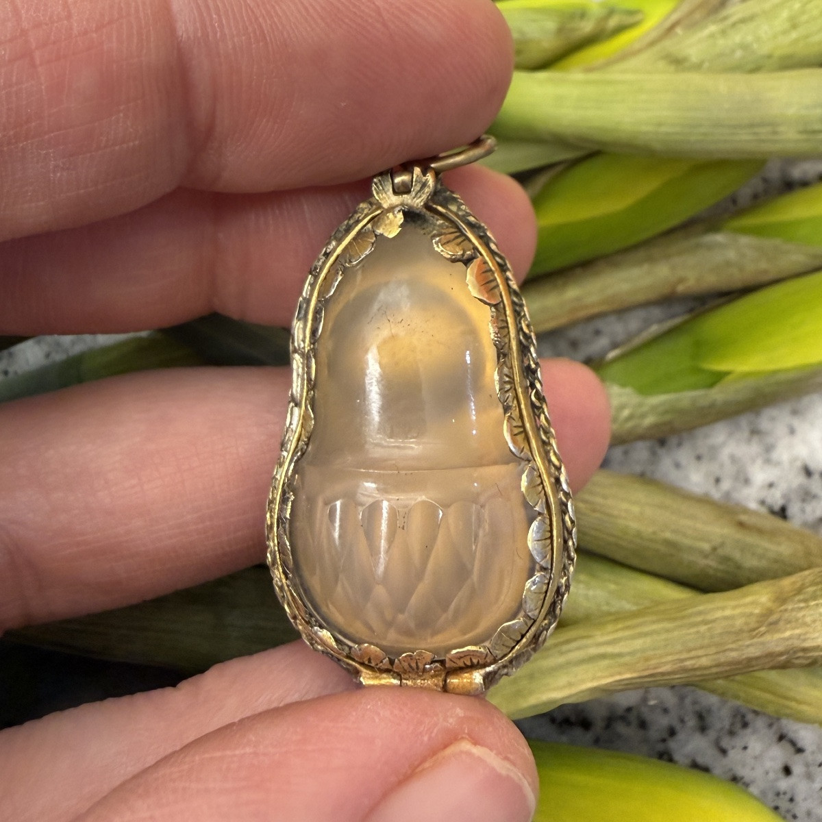 Pendentif œil de crabe en agate et argent doré. Allemagne, fin du XVIIe siècle.  -photo-4