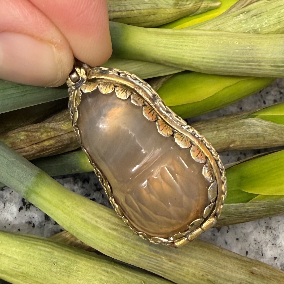 Pendentif œil de crabe en agate et argent doré. Allemagne, fin du XVIIe siècle.  -photo-5