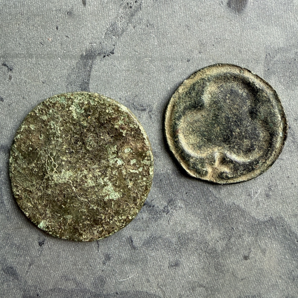Two Champlevé Enamelled Bronze Roundels. English, 13th/14th Century.-photo-1