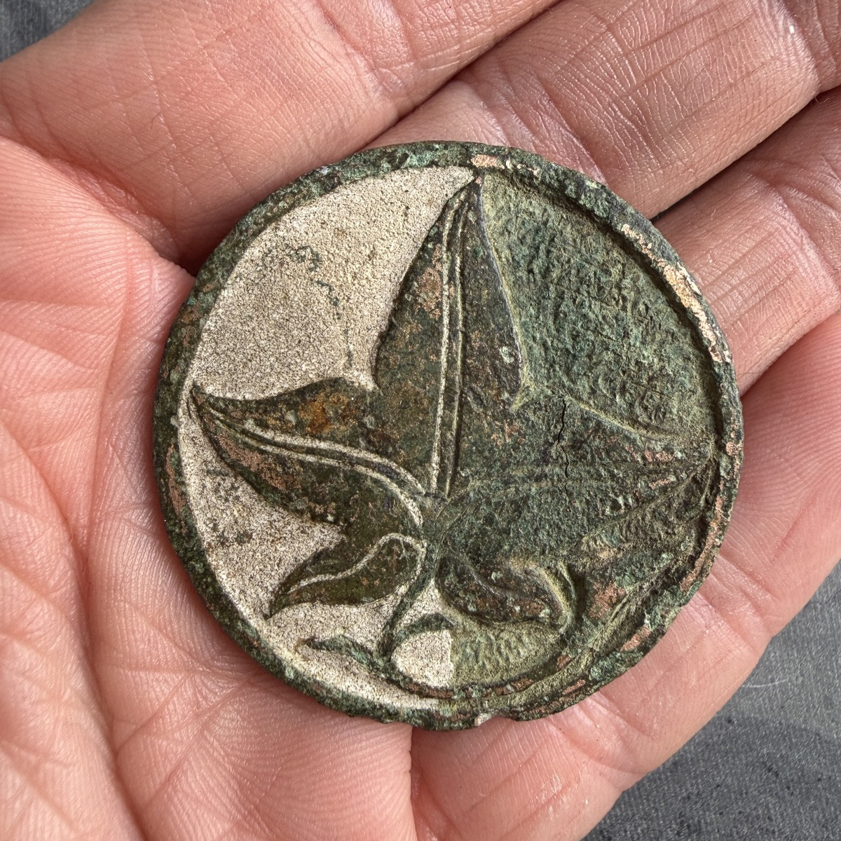 Two Champlevé Enamelled Bronze Roundels. English, 13th/14th Century.-photo-4