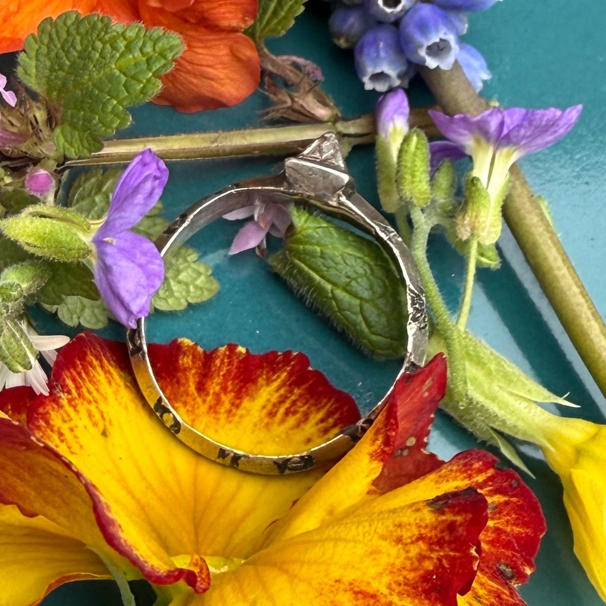 Bague amulette médiévale en argent gravée des noms des Rois mages. Angleterre, XIIIe siècle.  -photo-2