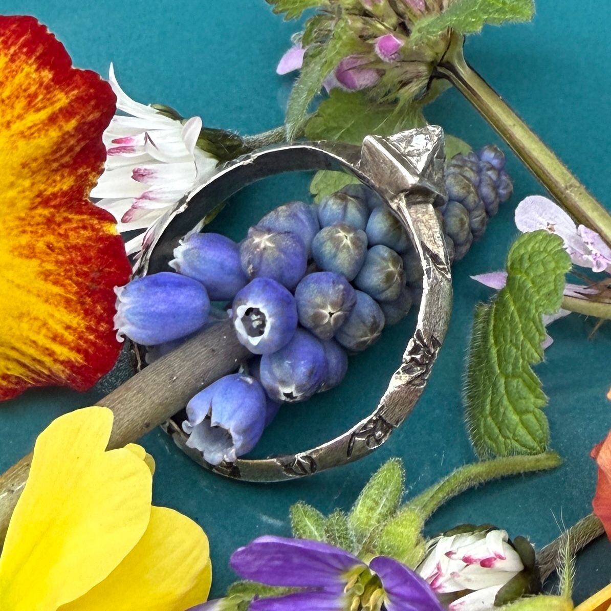 Bague amulette médiévale en argent gravée des noms des Rois mages. Angleterre, XIIIe siècle.  -photo-8