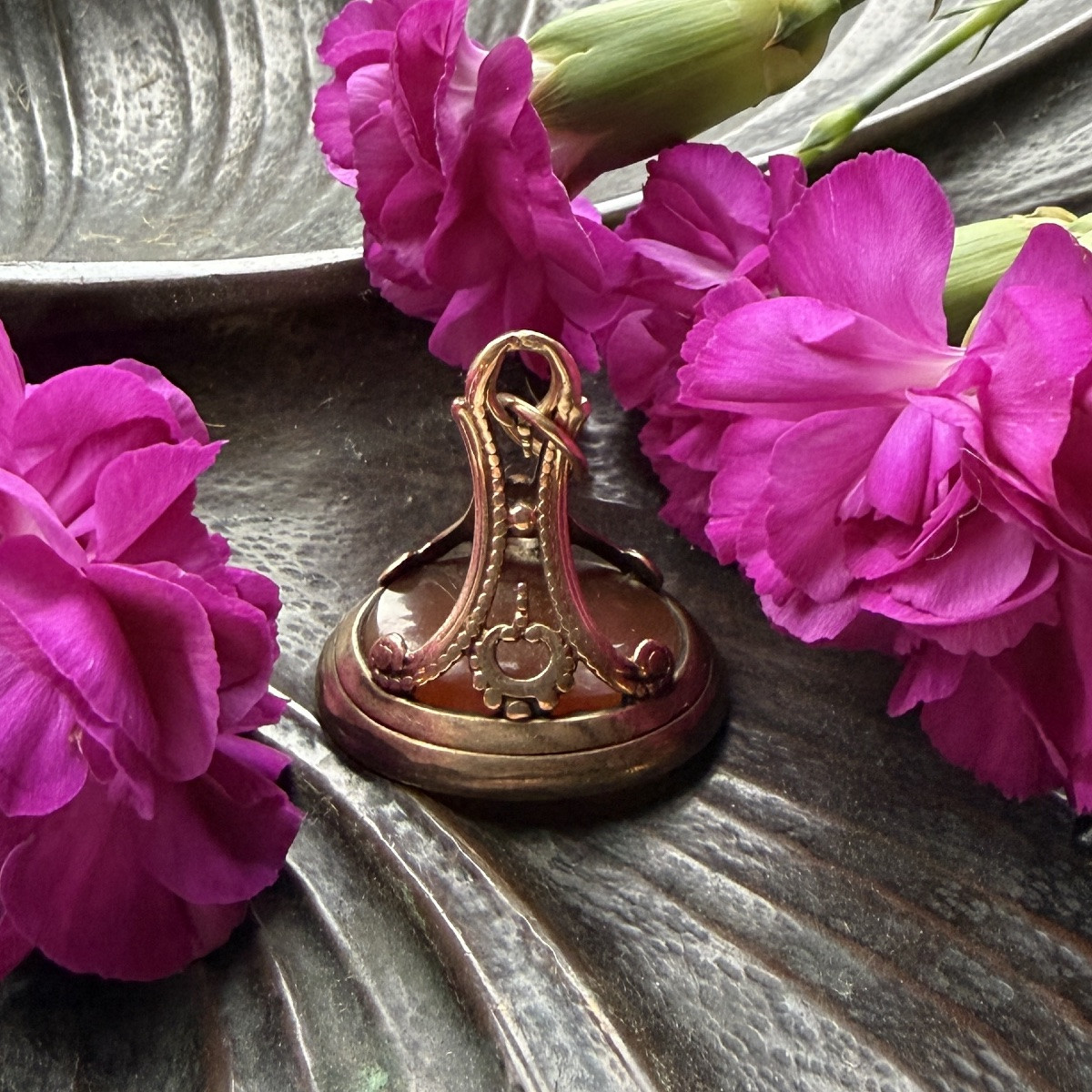 Sceau orné d'une intaille représentant Achille pleurant Patrocle. Angleterre, XVIIIe siècle.  -photo-1