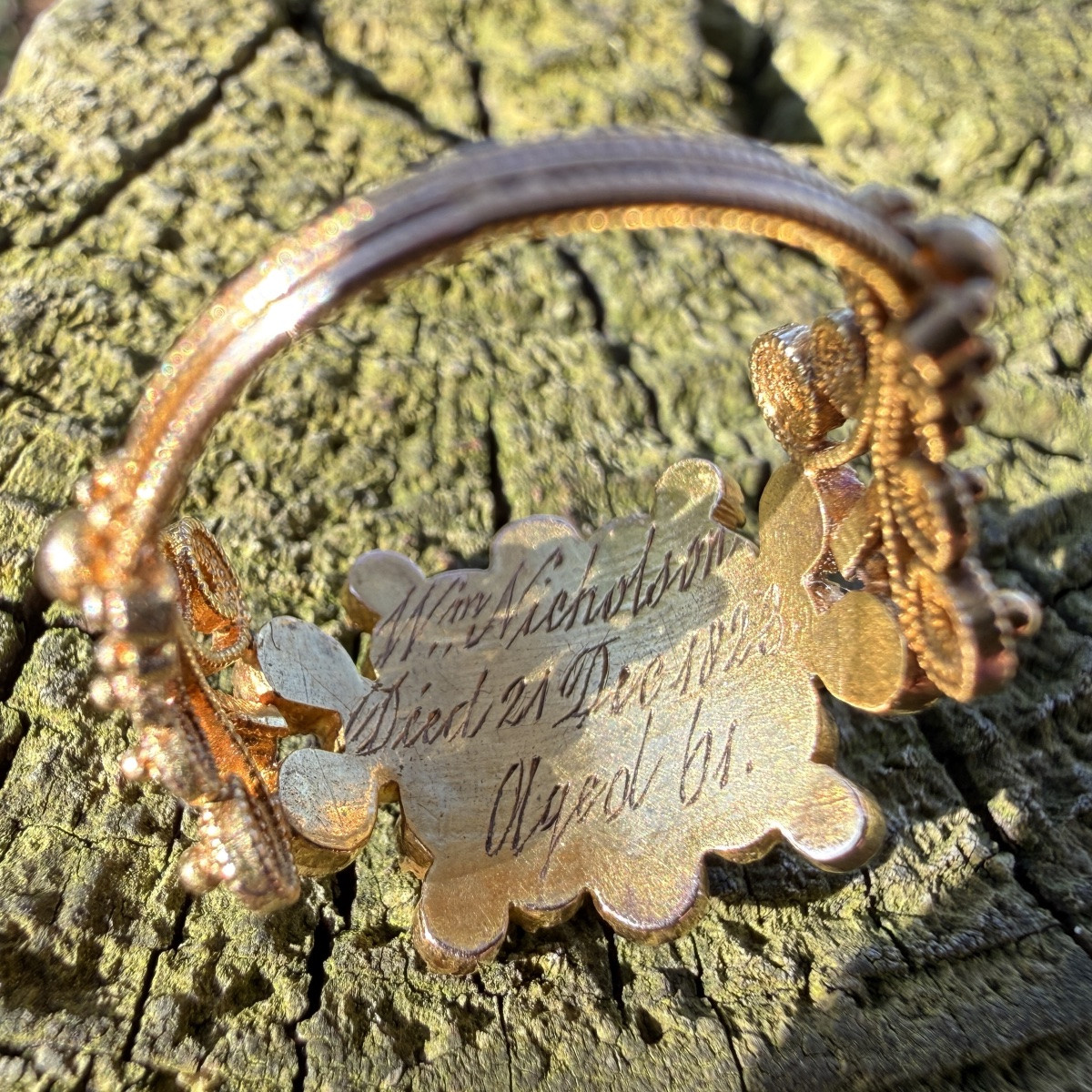 Bague de deuil en or ornée de cannetilles et de topazes roses. Angleterre, vers 1823.  -photo-4