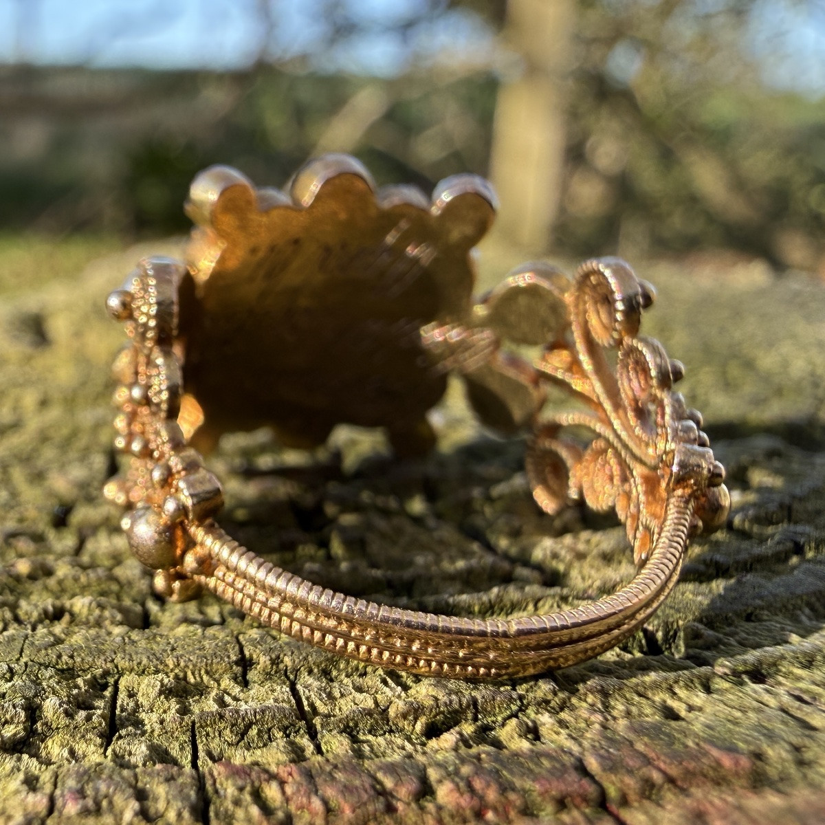 Bague de deuil en or ornée de cannetilles et de topazes roses. Angleterre, vers 1823.  -photo-4