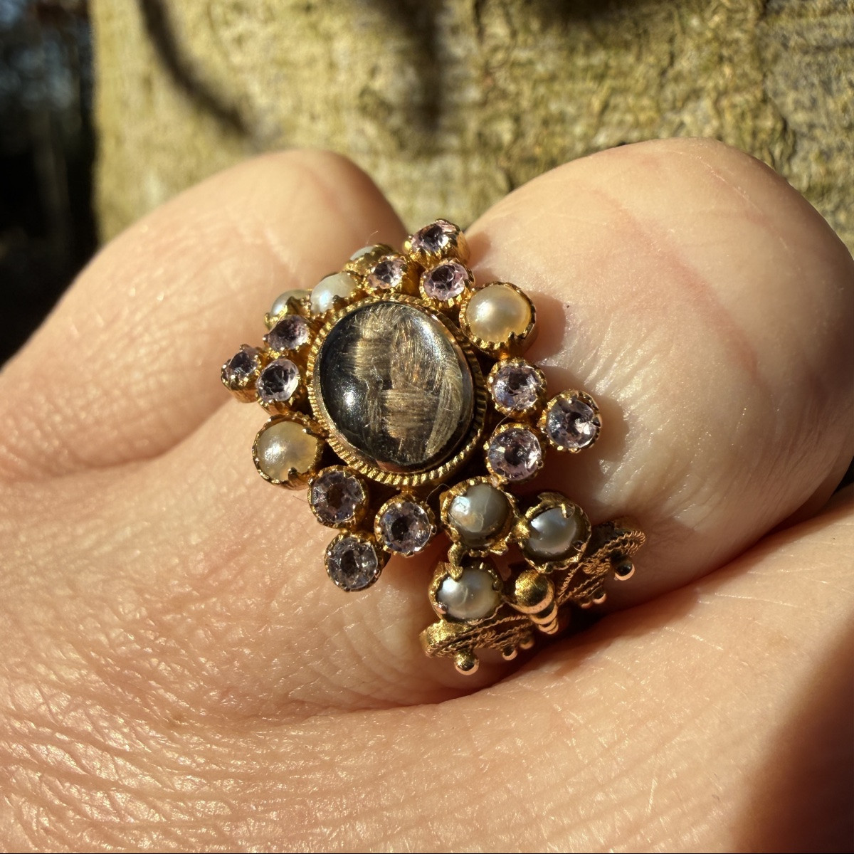 Bague de deuil en or ornée de cannetilles et de topazes roses. Angleterre, vers 1823.  -photo-8