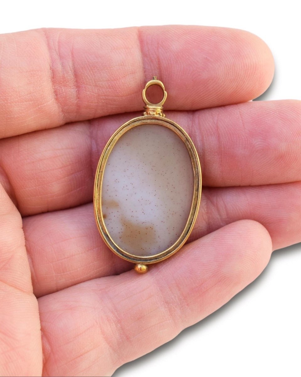 Gold Pendant With An Agate Intaglio Of The Bathing Venus. Italian, C.1700.-photo-1