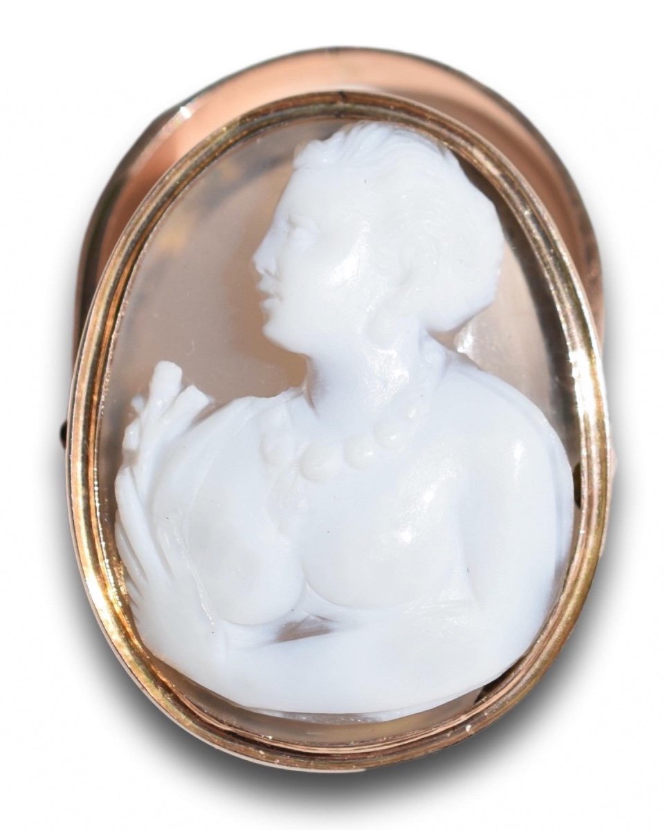 Gold Ring With An Agate Cameo Of Abundance Or Ceres. Italian, 16th Century.-photo-7
