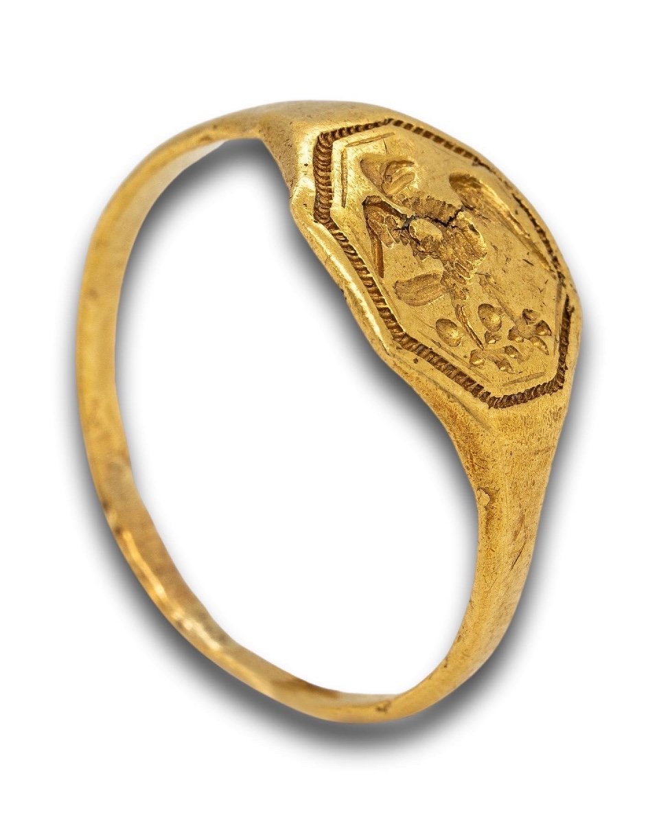 Chevalière En Or Fin Carat Gravée d'Un Faucon. Anglais, Début Du XVIIe Siècle. -photo-3
