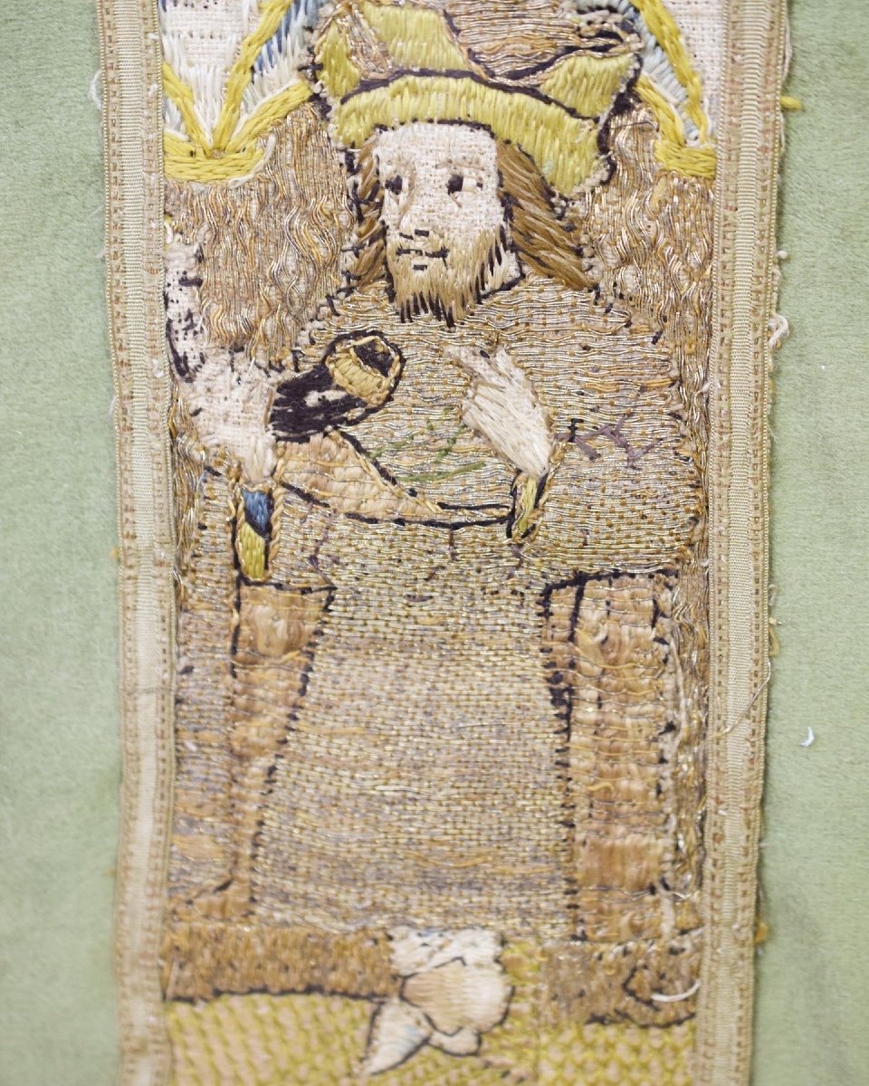 Opus Anglicanum; Panneau d'Orphrey Représentant La Crucifixion. Anglais, XVe Siècle.-photo-2
