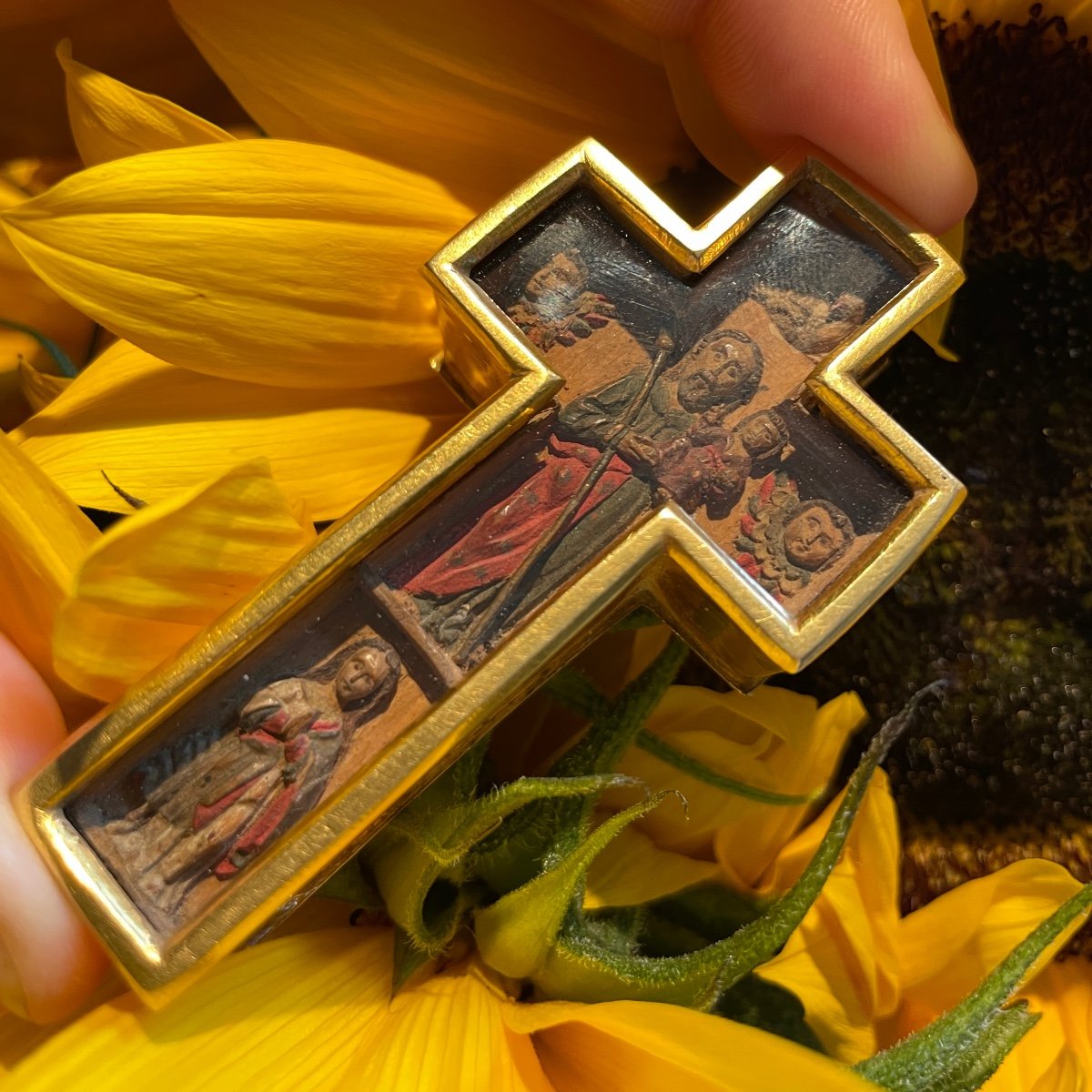 Extraordinary Gold Mounted Wooden Cross Pendant. Mexican, Around C.1600.-photo-8