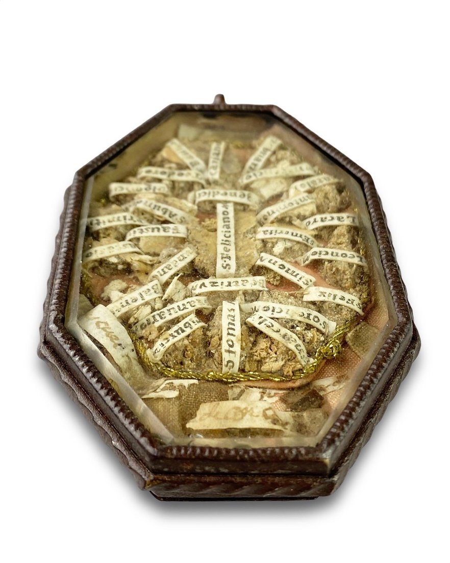 Hexagonal Steel Reliquary Pendant. Spanish, Mid-17th Century.-photo-2