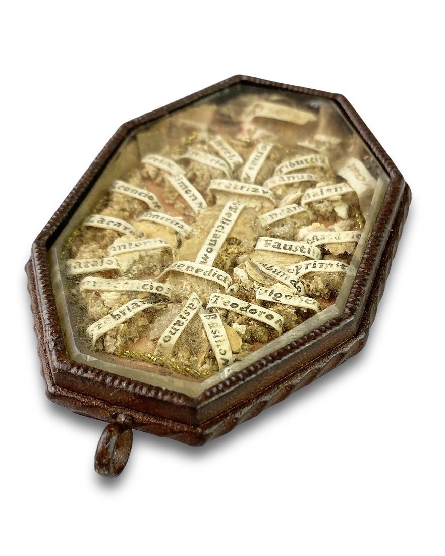 Hexagonal Steel Reliquary Pendant. Spanish, Mid-17th Century.-photo-4