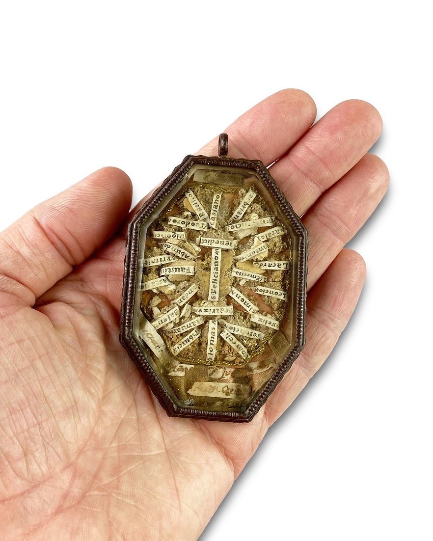 Hexagonal Steel Reliquary Pendant. Spanish, Mid-17th Century.-photo-3