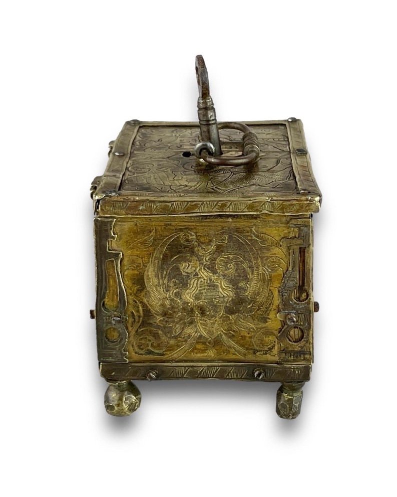 Coffret à bijoux en laiton doré à la manière de Michel ou Conradt Mann, XVIIe siècle. -photo-2