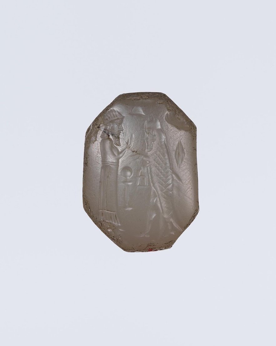  A Bluish-grey Chalcedony Stamp Seal With A Cultic Scene.   Assyro-babylonian, 8th - 7th Centur-photo-2
