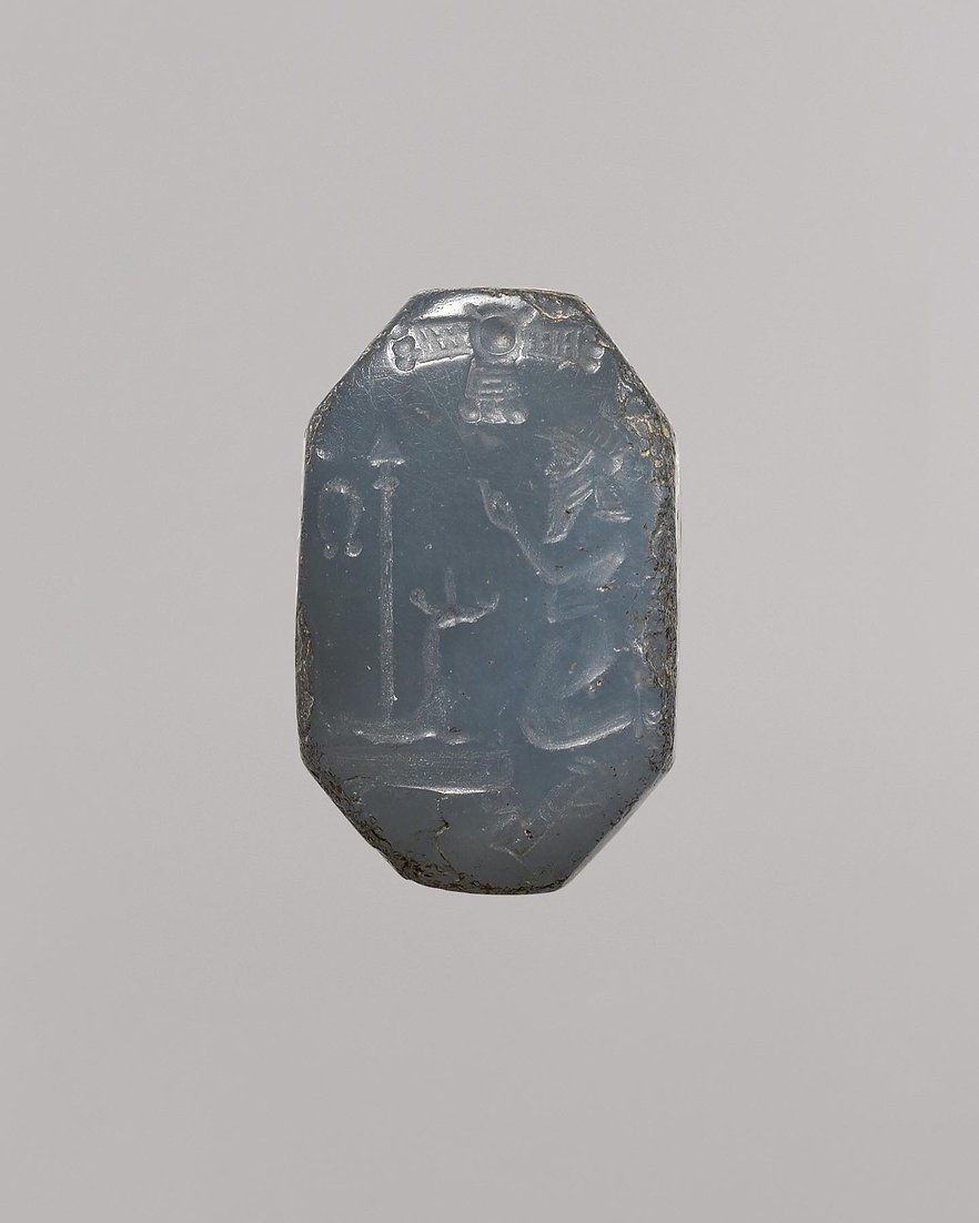 Un Cachet En Calcédoine Gris Bleuté Avec Une Scène Cultuelle.  Assyro-babylonien, VIIIe-viie Si-photo-3