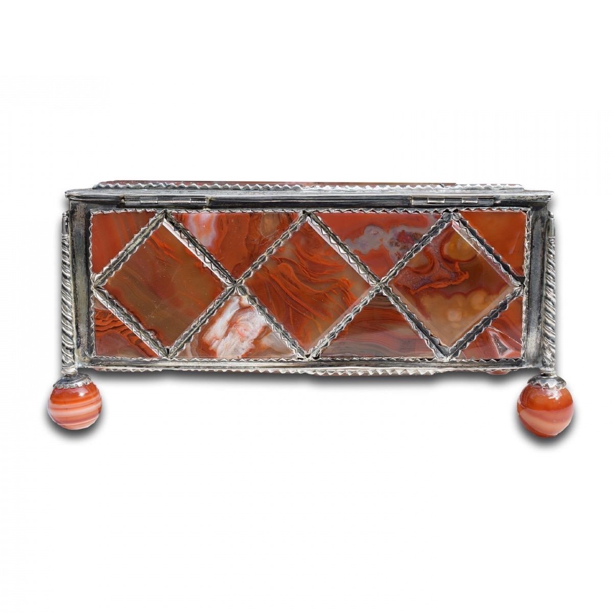 Silver Casket Set With Harlequin Panels Of Agate. German, 18th Century.-photo-2