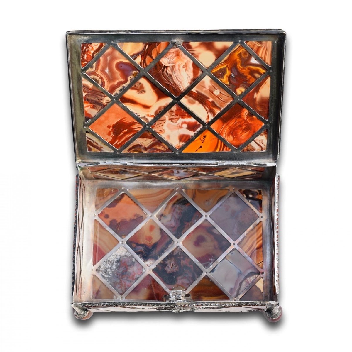 Silver Casket Set With Harlequin Panels Of Agate. German, 18th Century.-photo-2