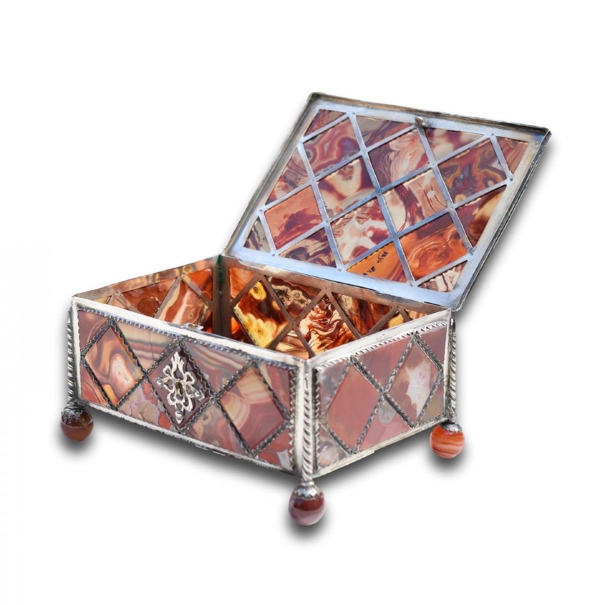 Silver Casket Set With Harlequin Panels Of Agate. German, 18th Century.-photo-3