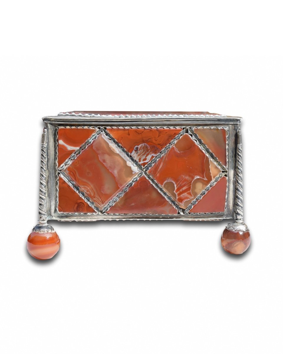 Silver Casket Set With Harlequin Panels Of Agate. German, 18th Century.-photo-7